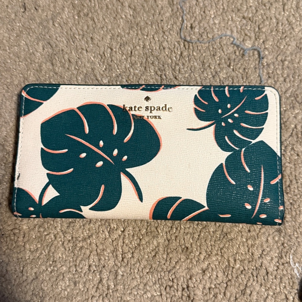 Kate Spade Green and Cream Leaf Print Wallet